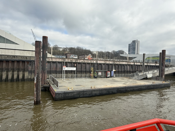 Eindrücke des Fähranlegers Dockland (Fischereihafen) Elbfähre